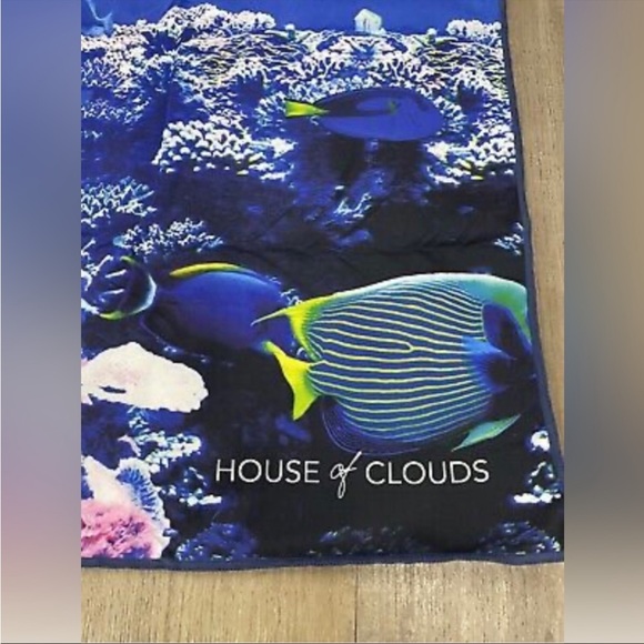 HOUSE OF CLOUDS NWT Microfiber Beach Towel “K” - Picture 4 of 6